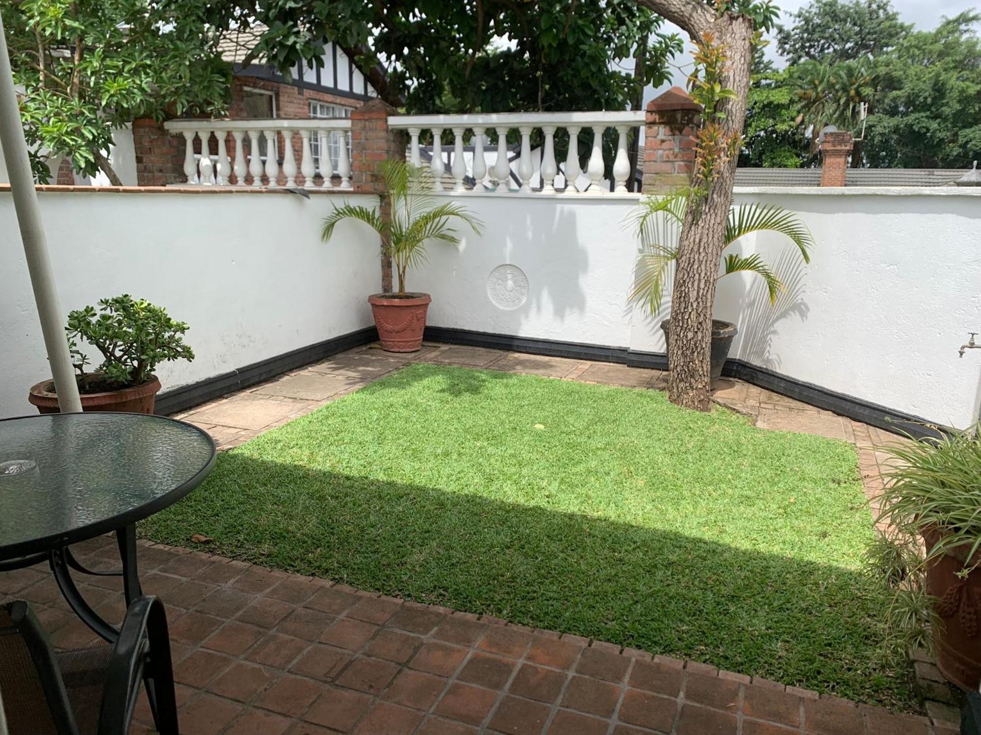 The Leslie Executive Hotel Blantyre Exterior foto